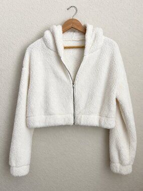 White Sherpa Cropped Zip Up Hoodie Women’s Medium Cozy Fuzzy Jacket.  (G)